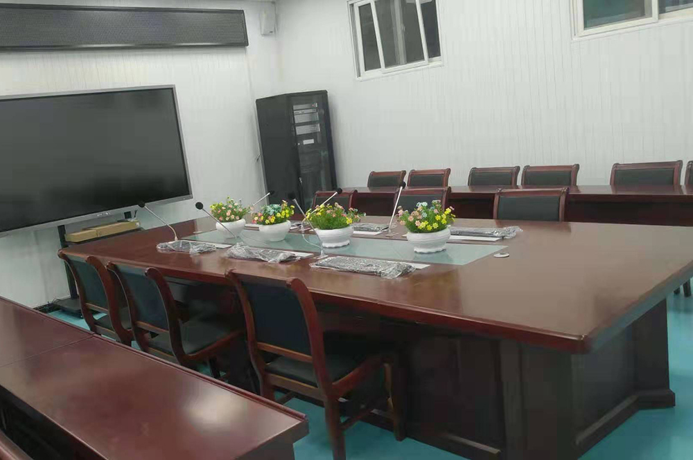 某人大會(huì)議室（液晶升降一體機(jī)、嵌入式話(huà)筒）
